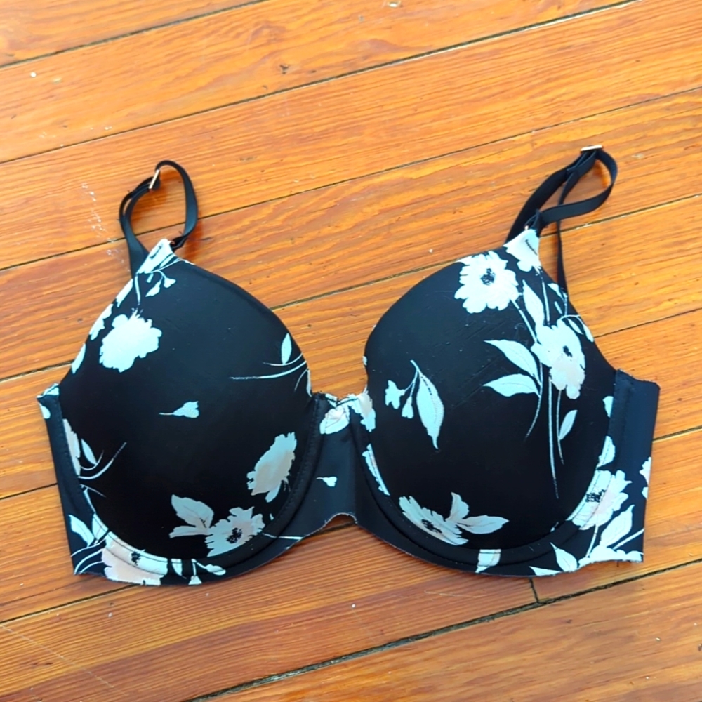 Women's Floral Secret Treasures  Bra Size 34D
